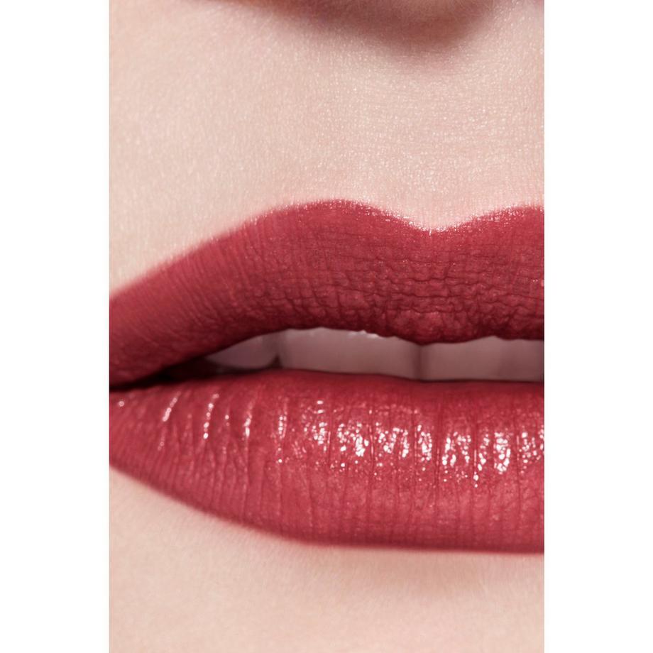 CHANEL ROUGE ALLURE L’EXTRAIT FARBINTENSIVER LIPPENSTIFT KONZENTRIERTE LEUCHTKRAFT UND PFLEGE. NACHFÜLLBAR 