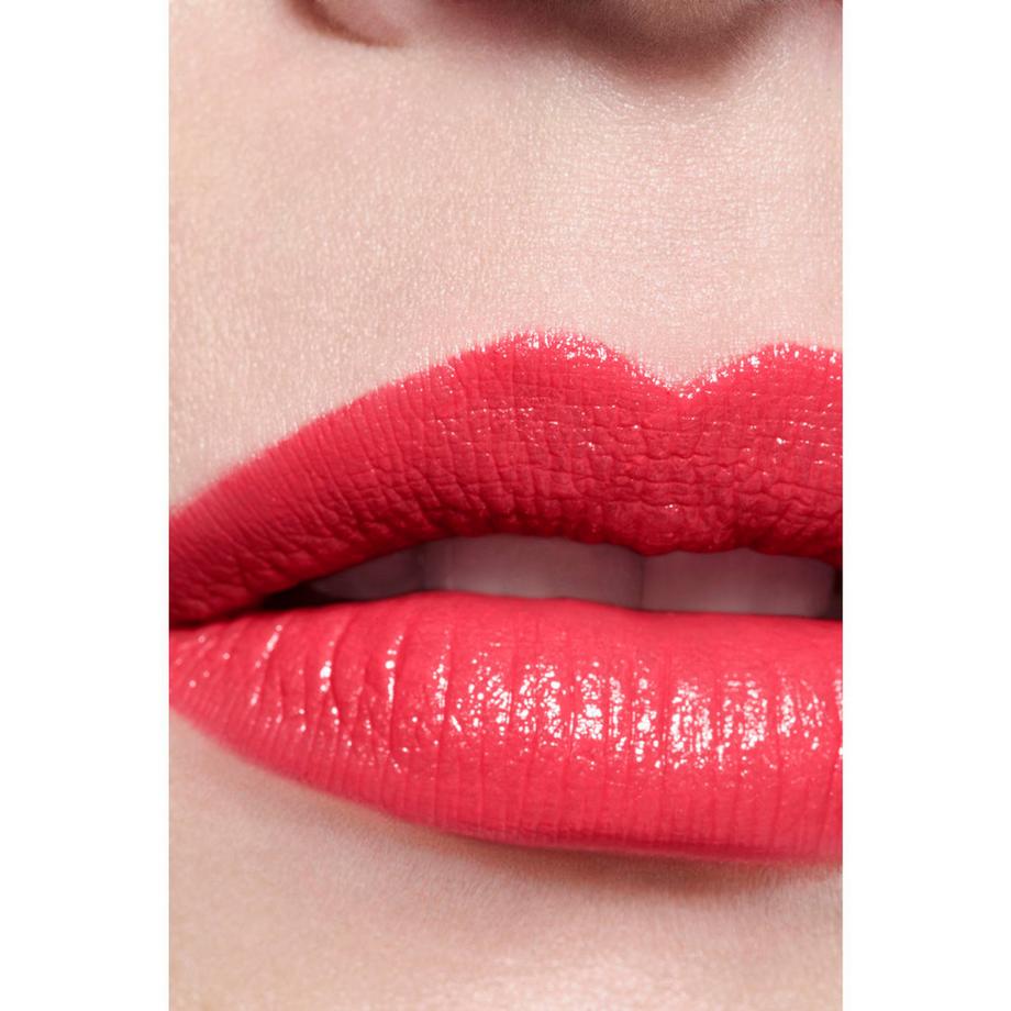 CHANEL ROUGE ALLURE L’EXTRAIT FARBINTENSIVER LIPPENSTIFT KONZENTRIERTE LEUCHTKRAFT UND PFLEGE. NACHFÜLLBAR 