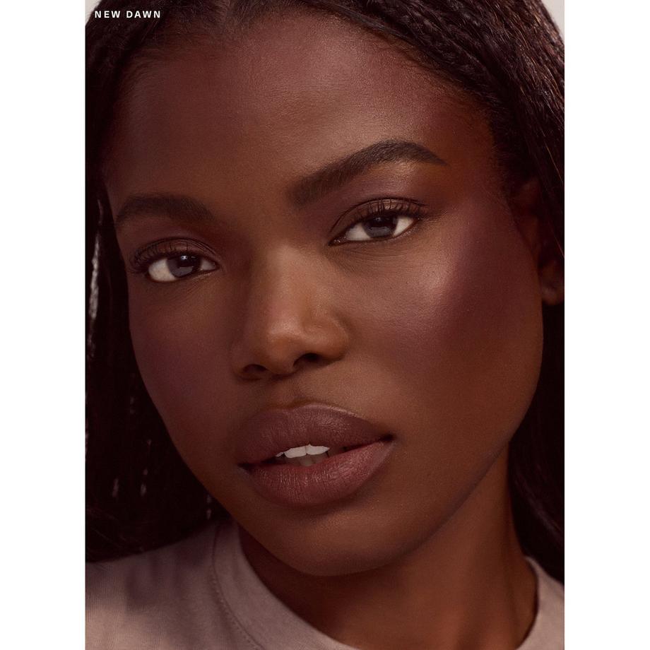 RARE BEAUTY  Warm Wishes Soft Matte Powder Bronzer - Poudre bronzante mate douce 