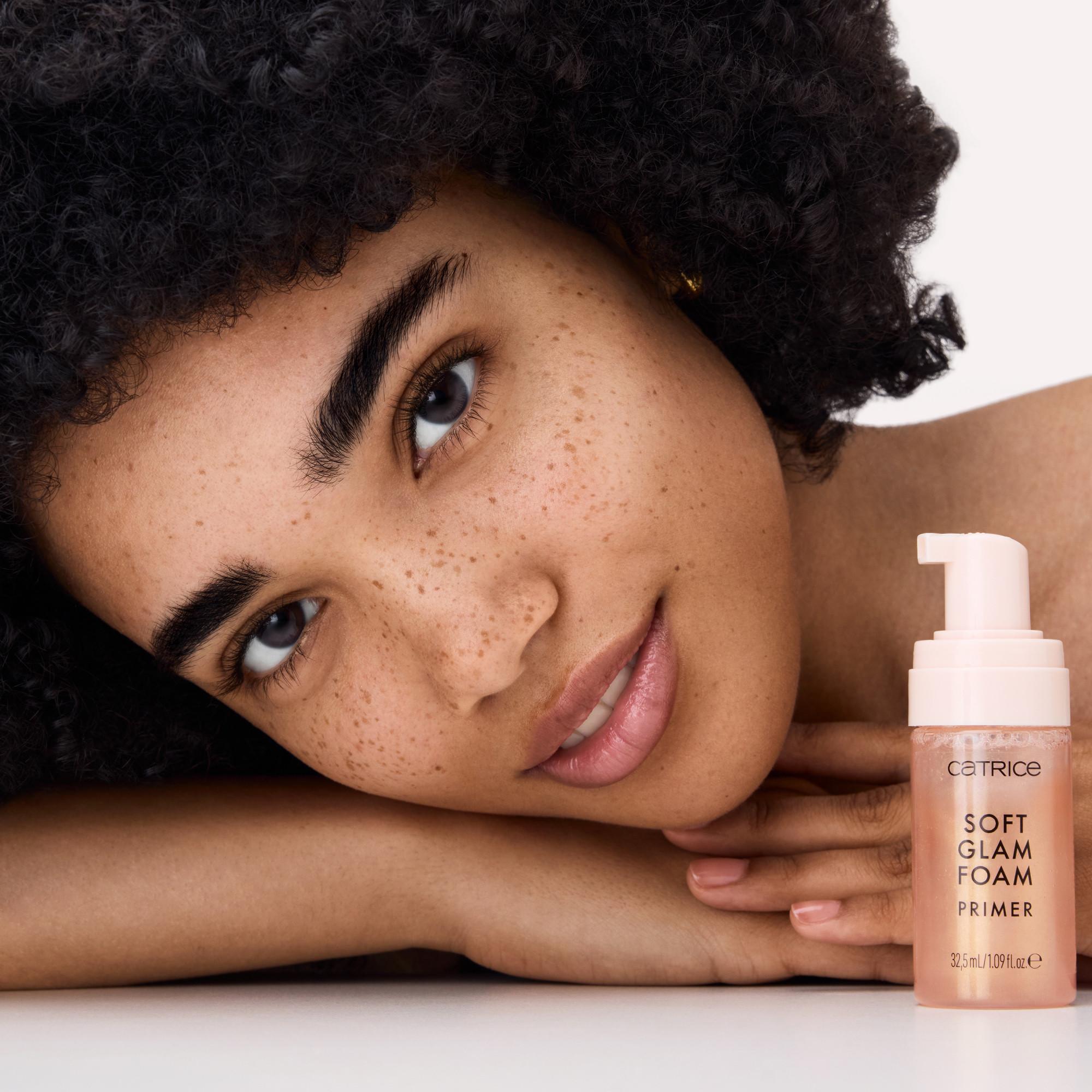 CATRICE  Soft Glam Foam Primer 