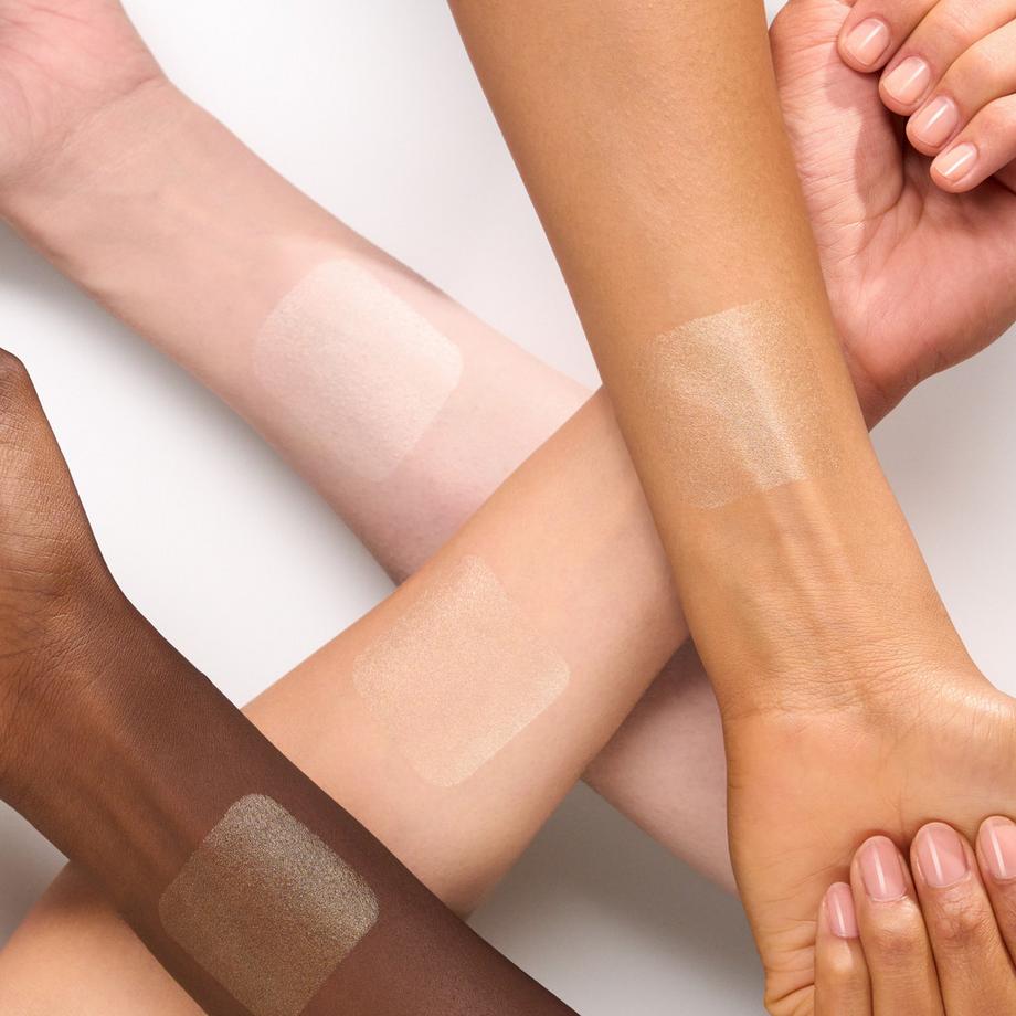 CATRICE  Glass Like Highlighter Stick 