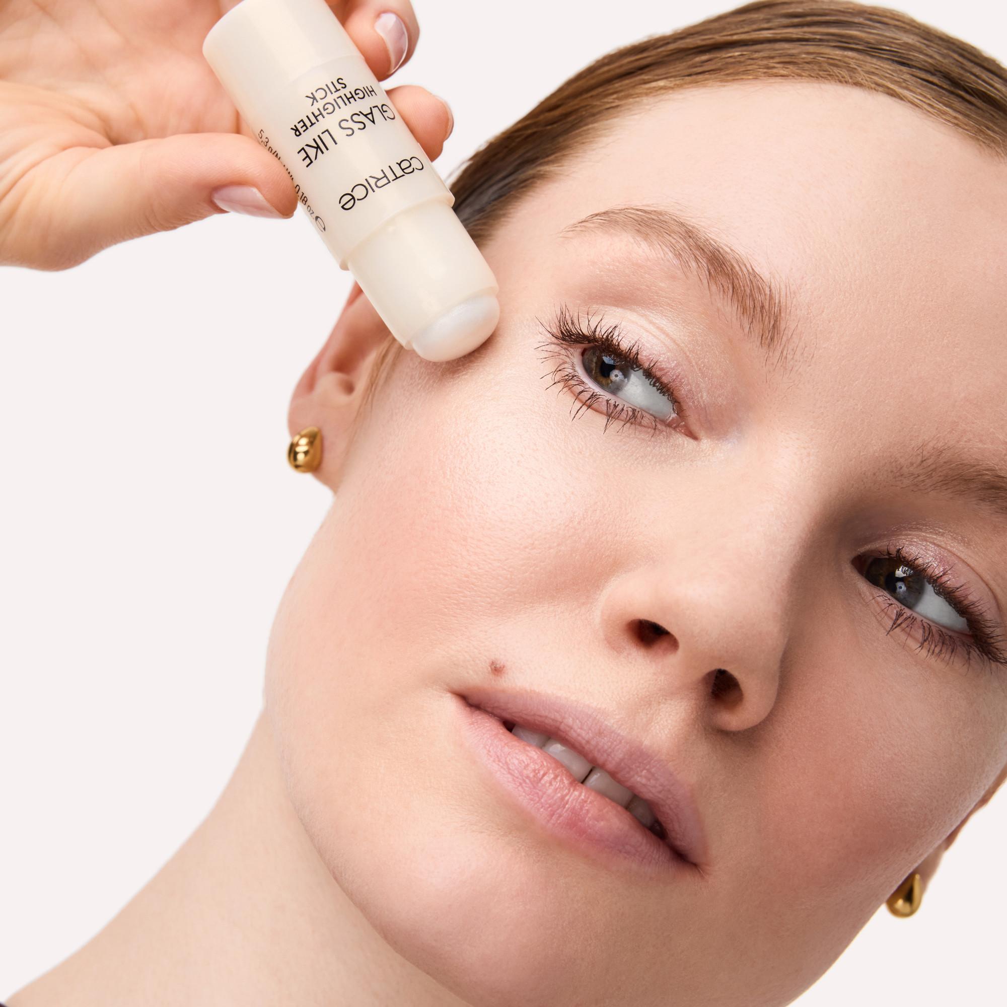 CATRICE  Glass Like Highlighter Stick illuminateur 