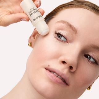 CATRICE  Glass Like Highlighter Stick illuminateur 