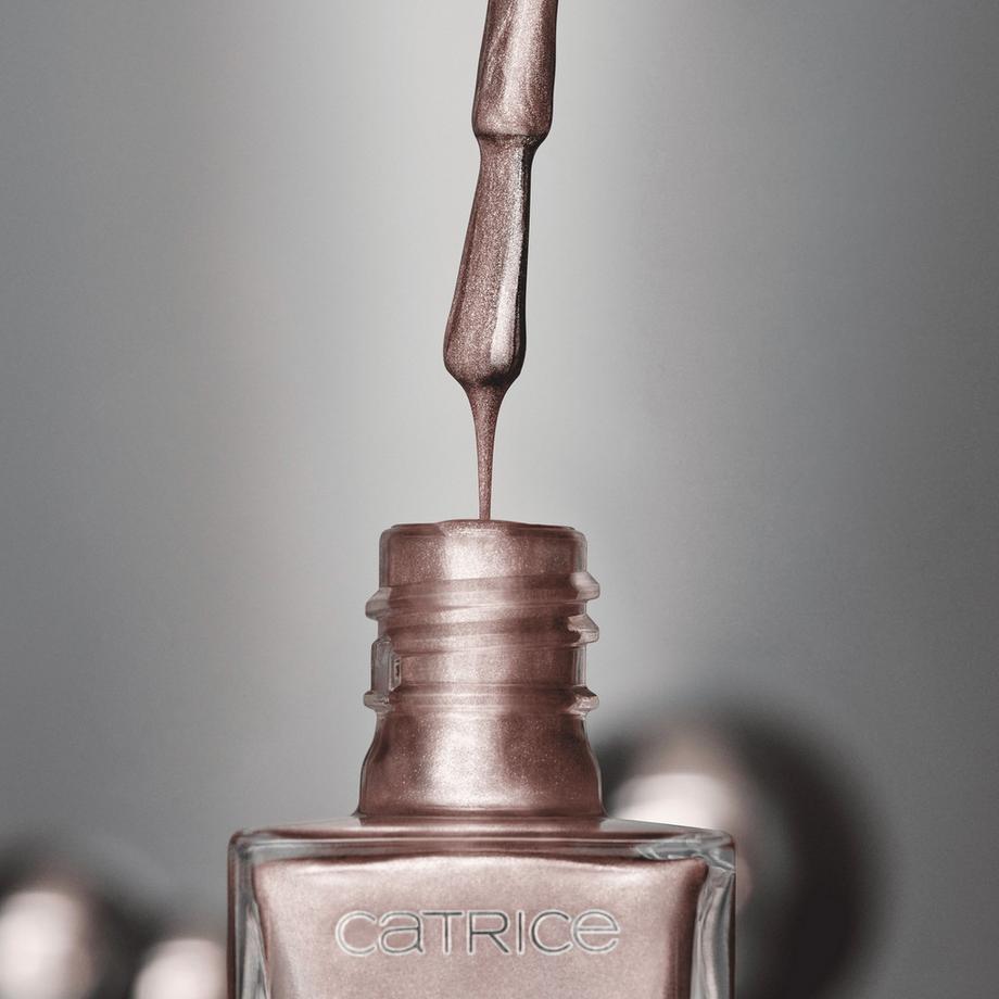 CATRICE  Bold Magnetic Nail Polish 