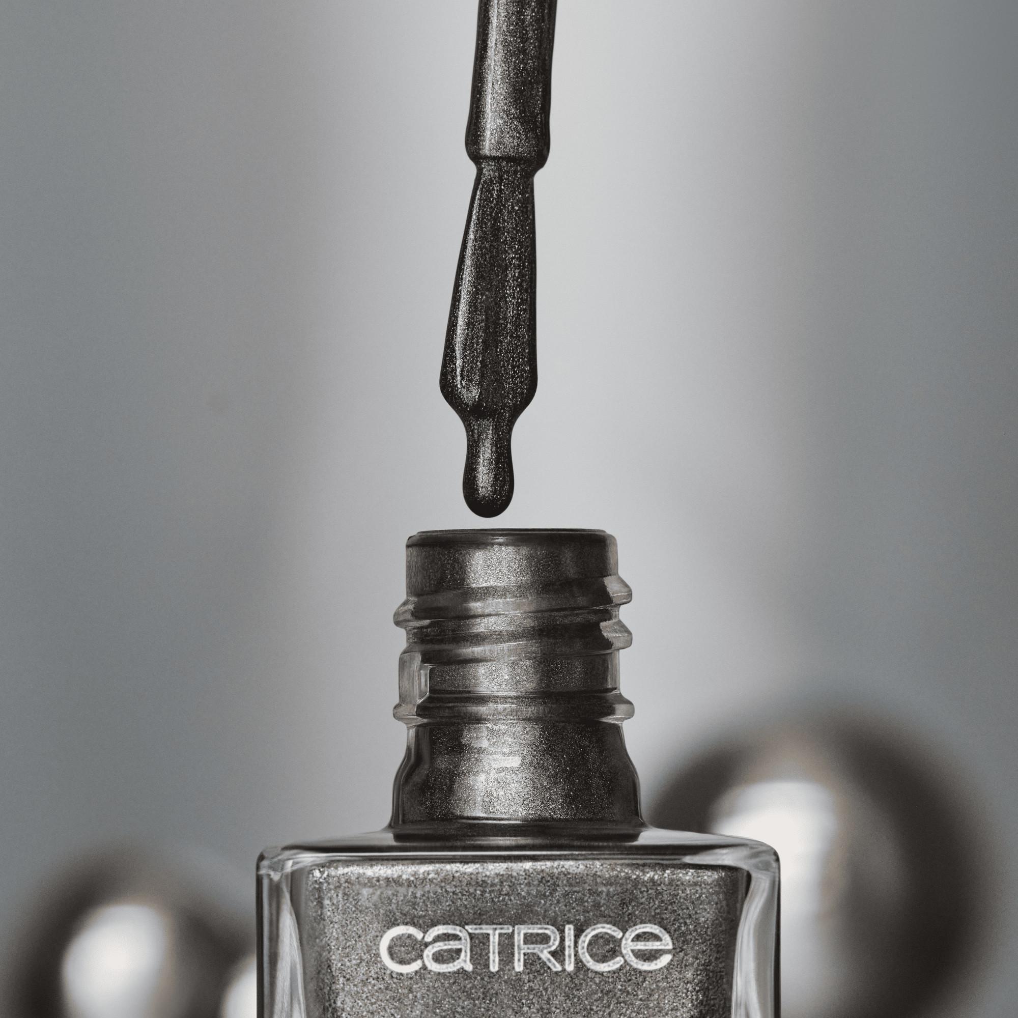 CATRICE  Bold Magnetic Nail Polish 