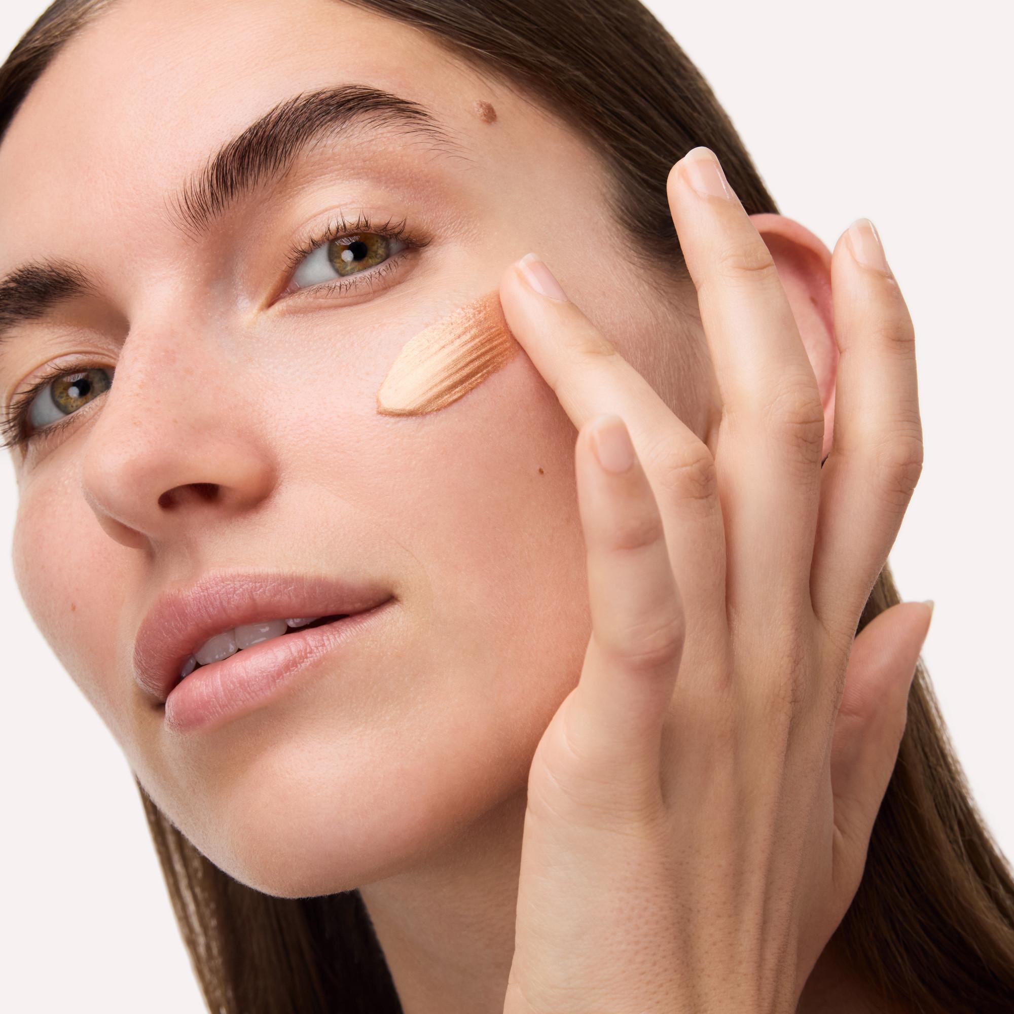 CATRICE  Bronze Glow Grip Primer 