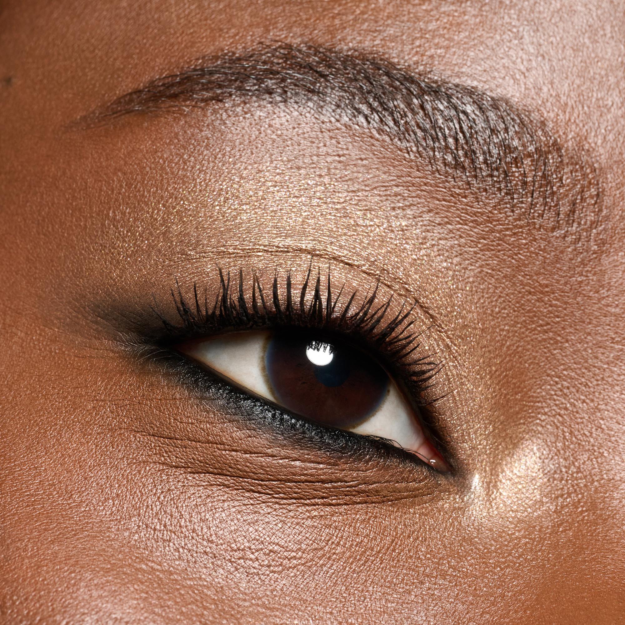 essence  the NUDE edition eye set kit pour les yeux 