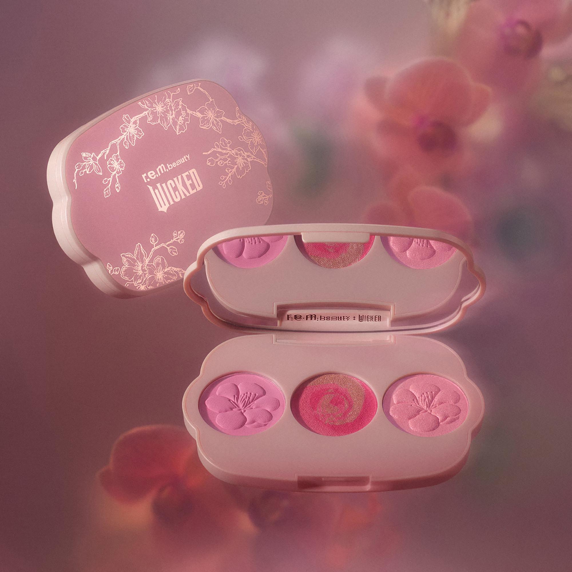 r.e.m.beauty  Wicked: For Good, Cherry Blossom - Blush-Palette 