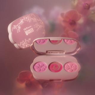 r.e.m.beauty  Wicked: For Good, Cherry Blossom - Blush-Palette 