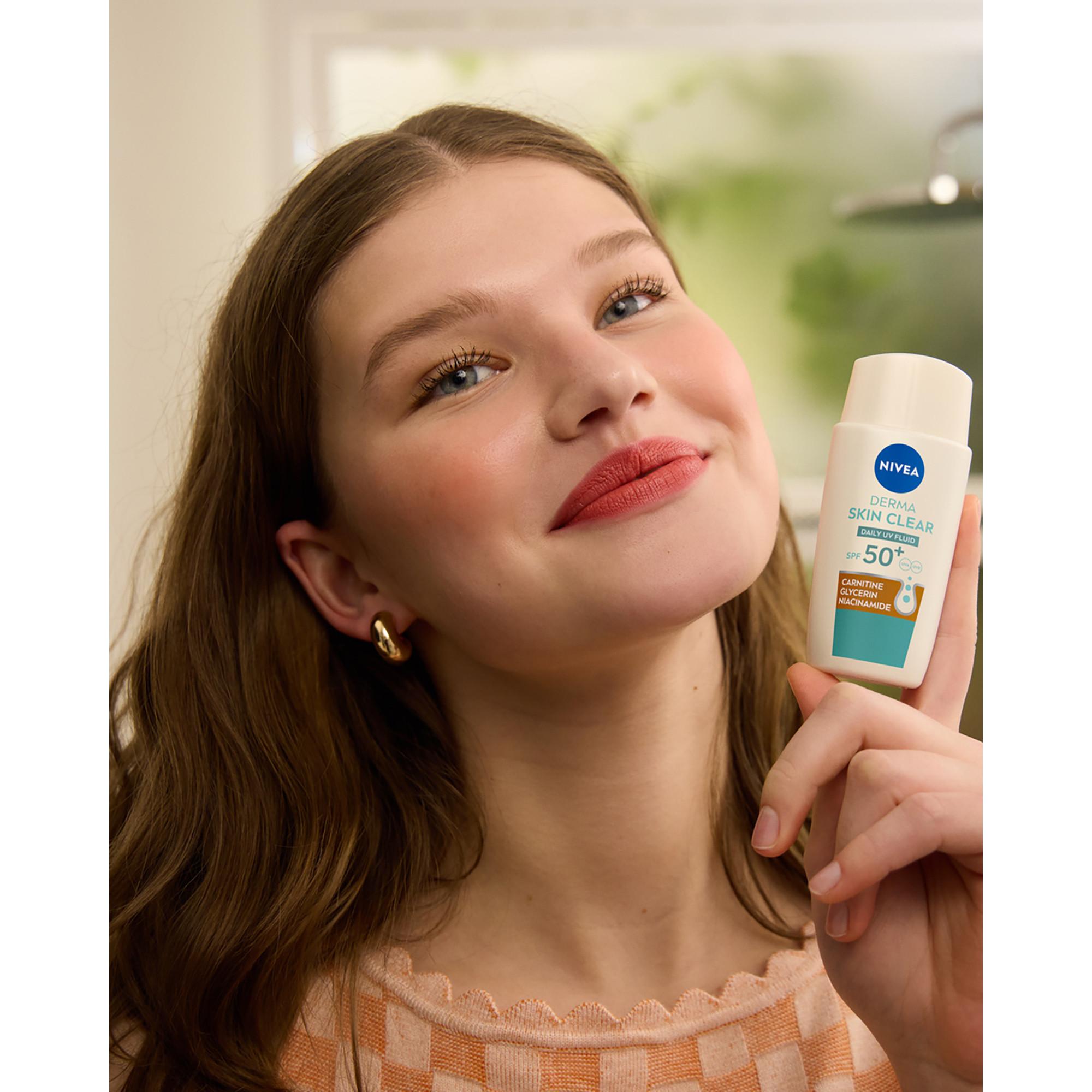 NIVEA  Derma Skin Clear Daily UV Fluid LSF 50+ 