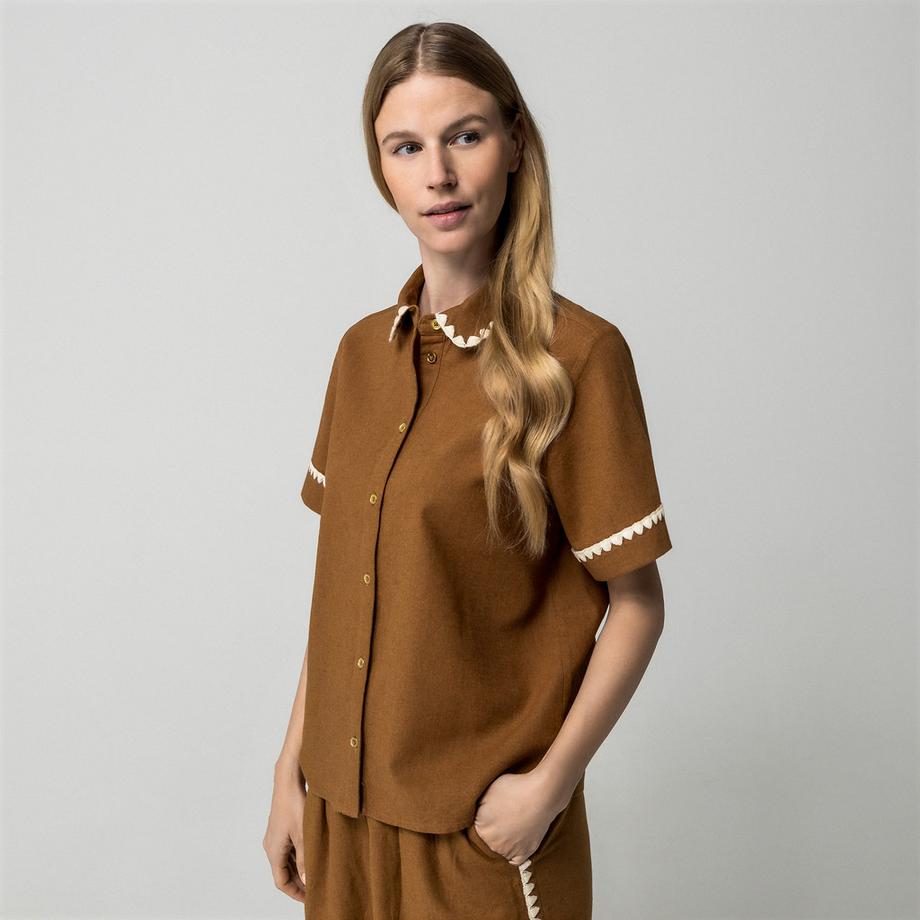 Manor Woman Chemisier à manches courtes avec bord festonné  