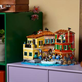 LEGO®  21359 Riviera italiana 