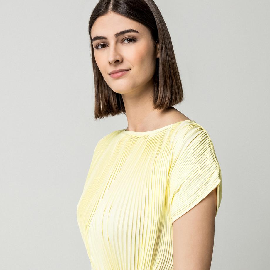 Manor Woman Robe plissée à manches courtes avec ceinture  
