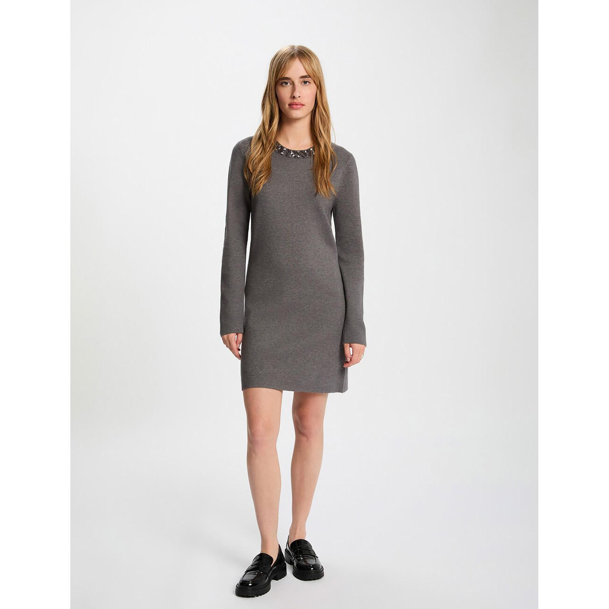 MORGAN Langarm Mini Strickkleid mit verziertem Ausschnitt  