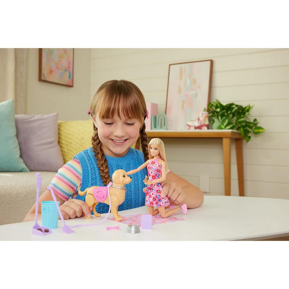 Barbie  Promenade de chien 