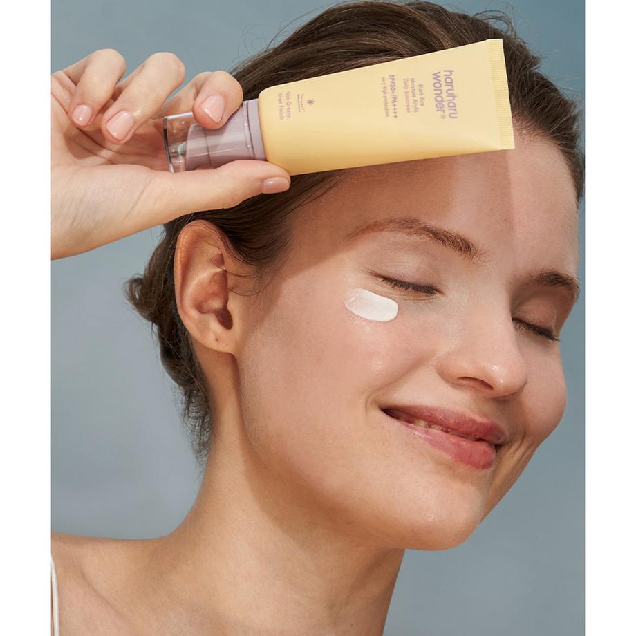 HARUHARU  Black Rice Moisture Airyfit Daily Sunscreen LSF 50+ 