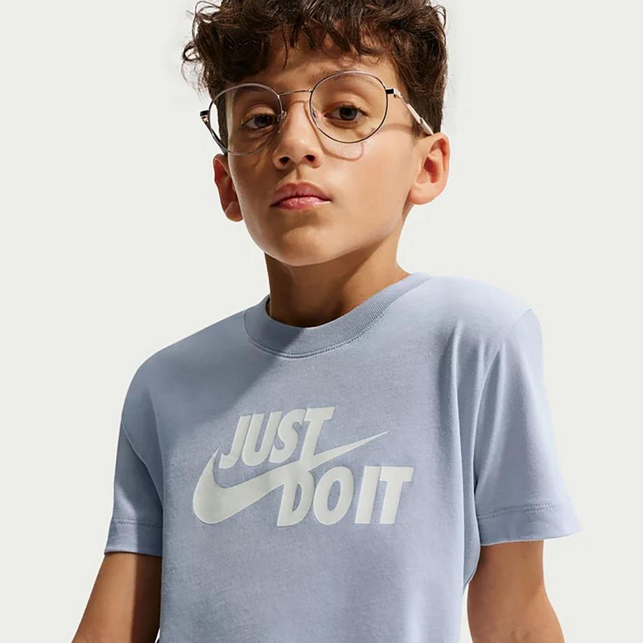 NIKE  T-shirt 