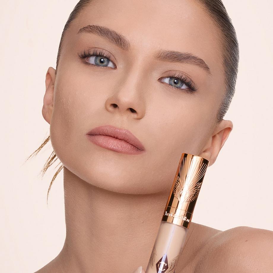 CHARLOTTE TILBURY  Airbrush Flawless Blur Concealer - Concealer, feuchtigkeitsspendend, langer Halt 