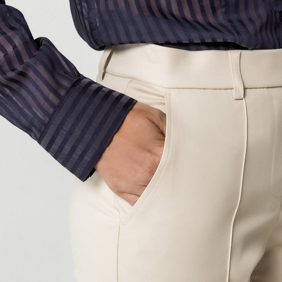 Manor Woman Straight Leg Hose  