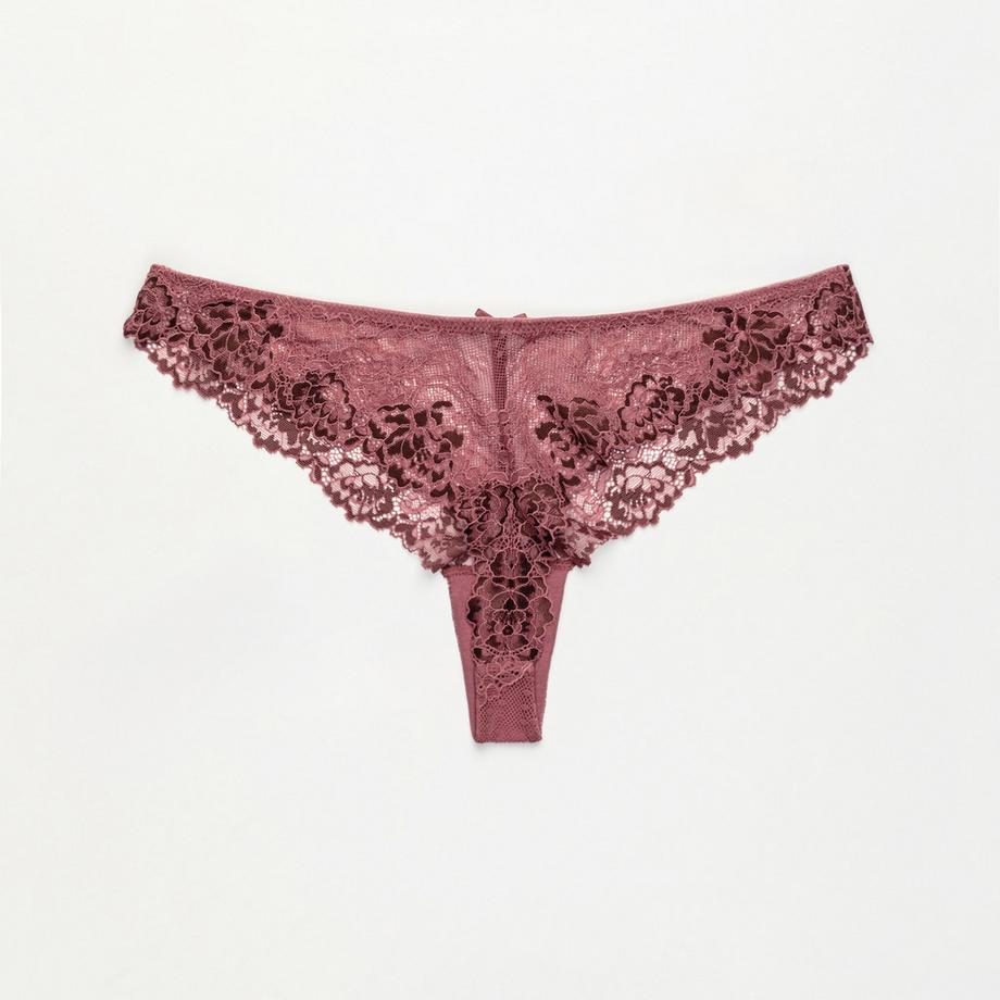 Manor Woman  String 