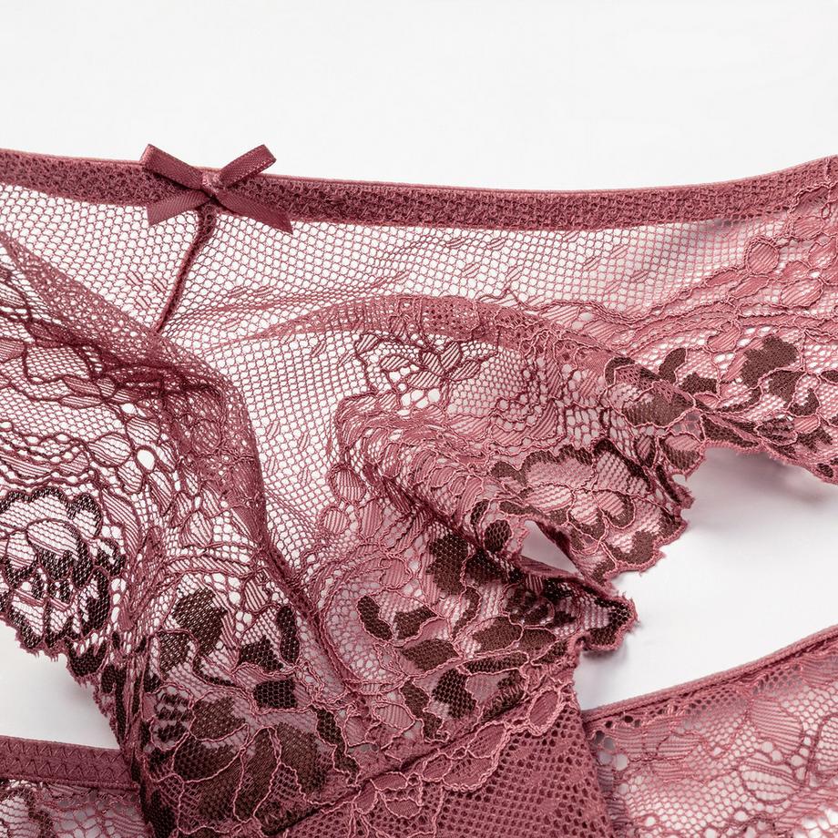 Manor Woman  String 