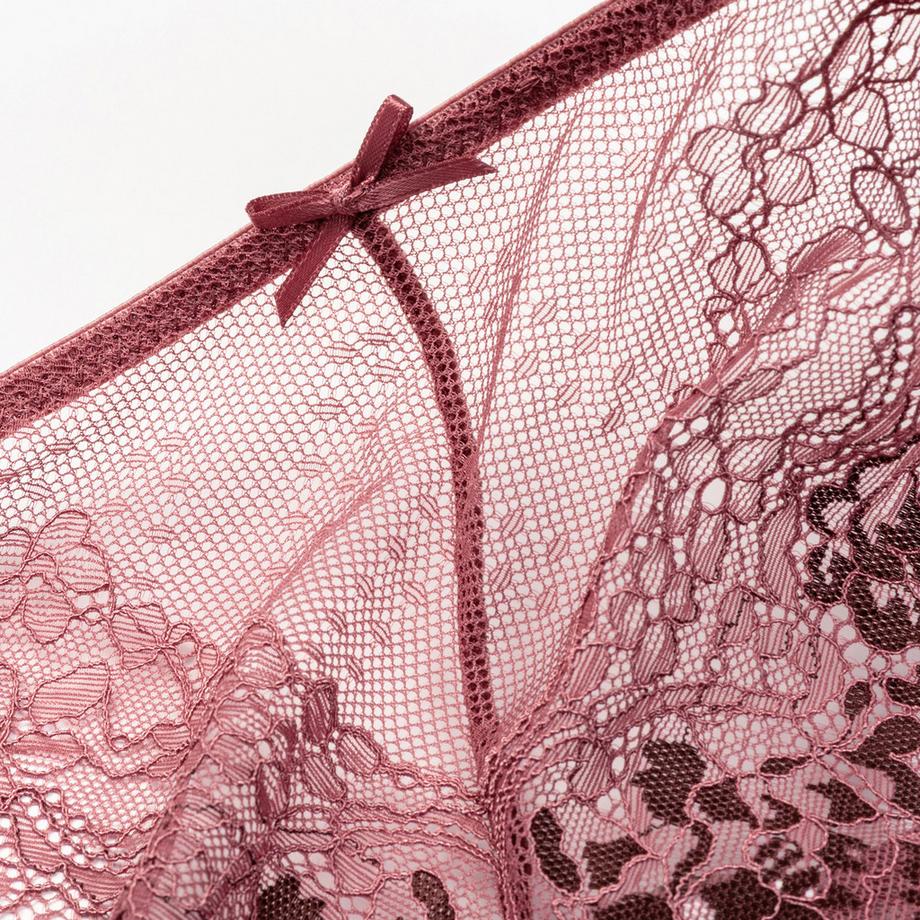 Manor Woman  String 