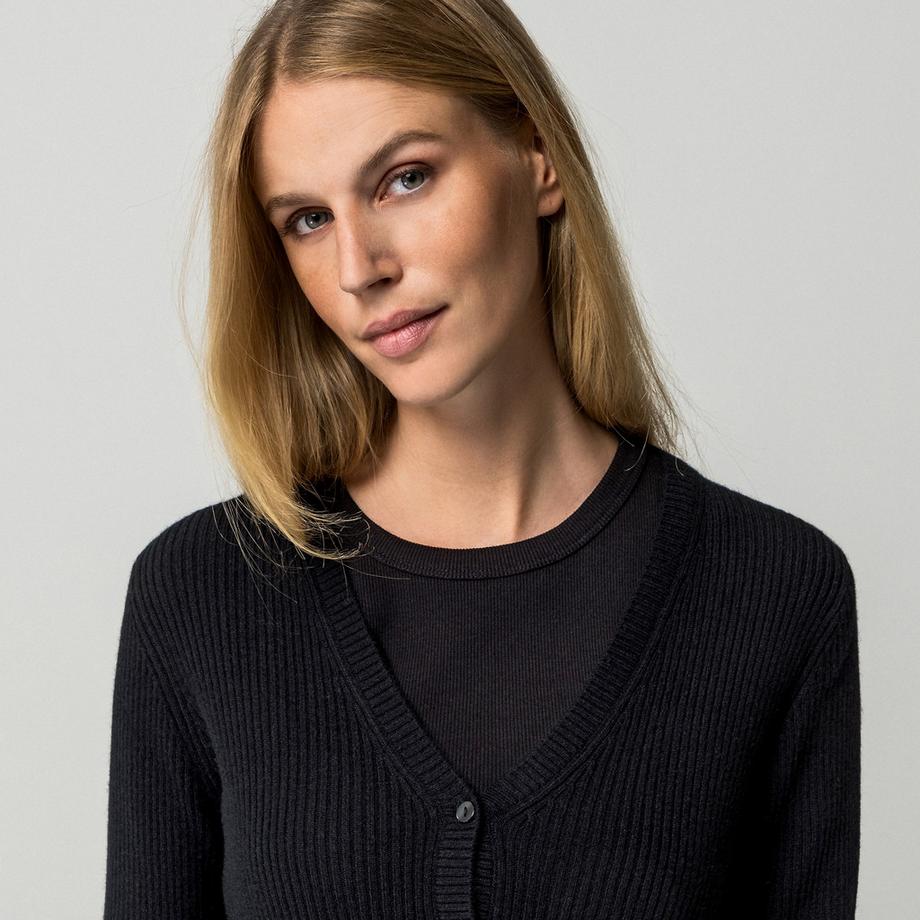 Manor Woman V-Ausschnitt Rippstrick Cardigan mit Vorderknöpfen  