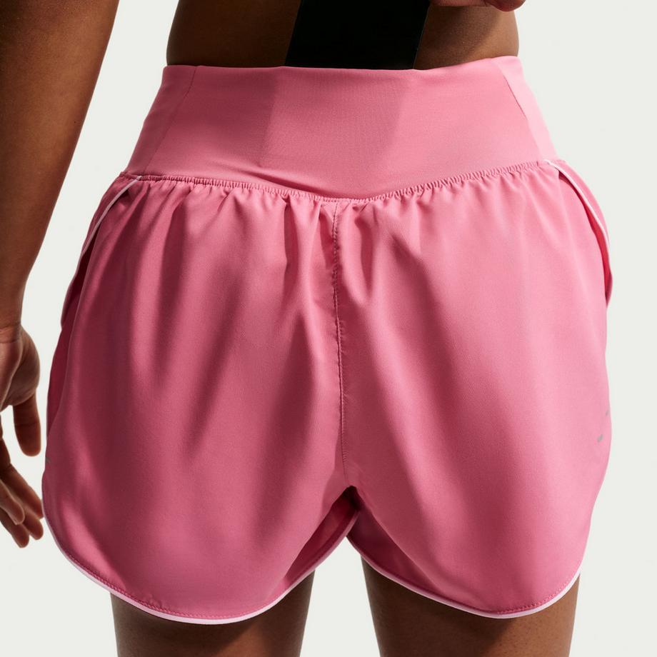 NIKE W NK TEMPO FLW SWSH MR DF SHRT Short 