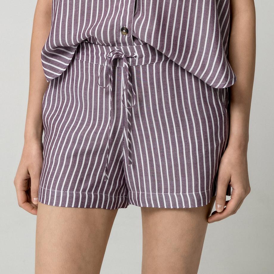 ONLY Gestreifte Shorts  