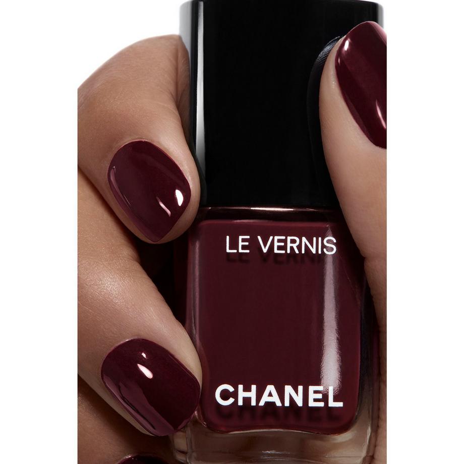 CHANEL  FARBE UND GLANZ MIT LANGEM HALT 