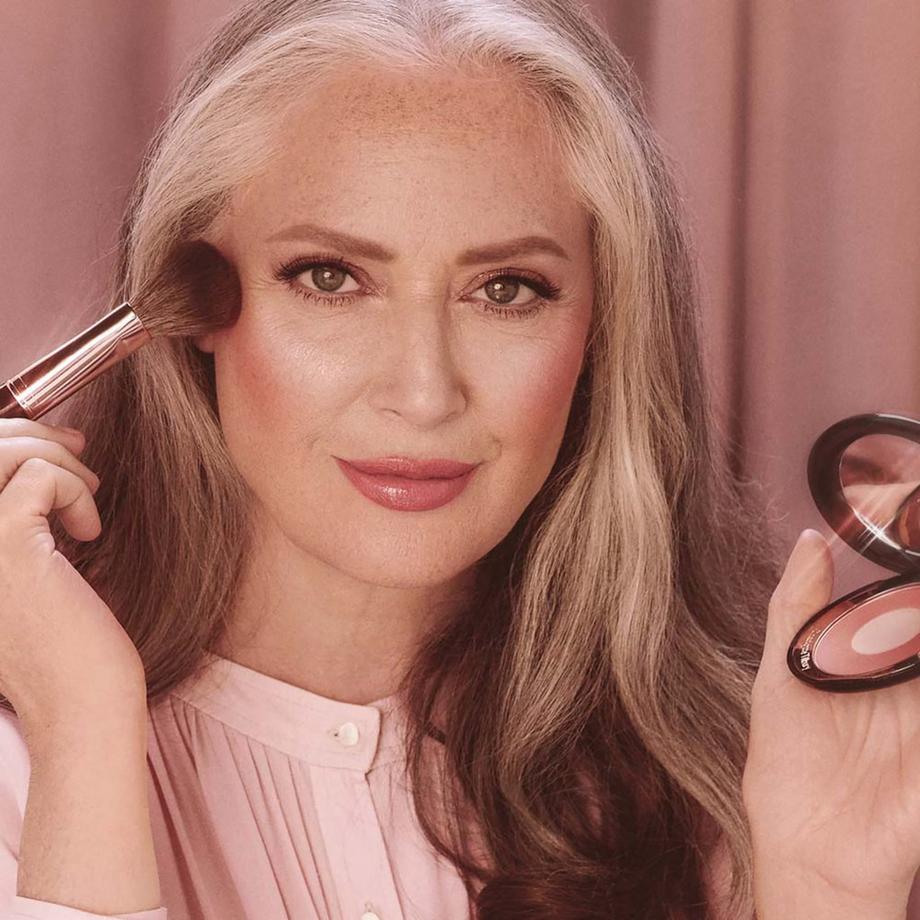 CHARLOTTE TILBURY  Cheek to chic - Blush poudre 