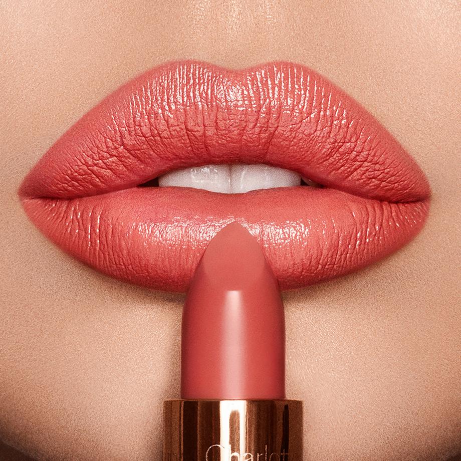 CHARLOTTE TILBURY  K.I.S.S.I.N.G CORAL KISS 