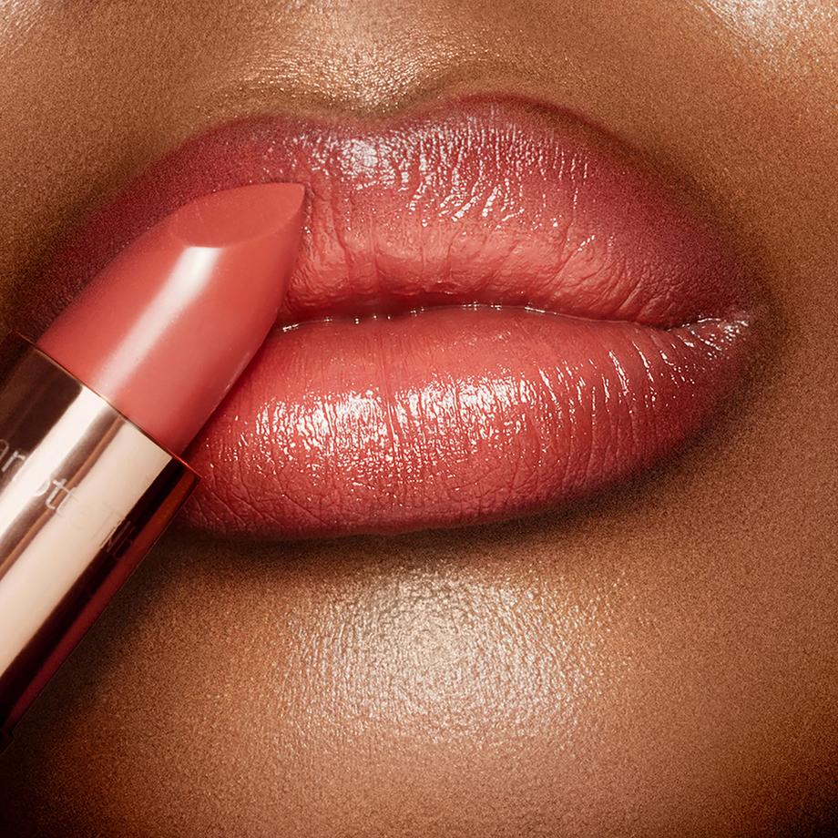 CHARLOTTE TILBURY  K.I.S.S.I.N.G CORAL KISS 