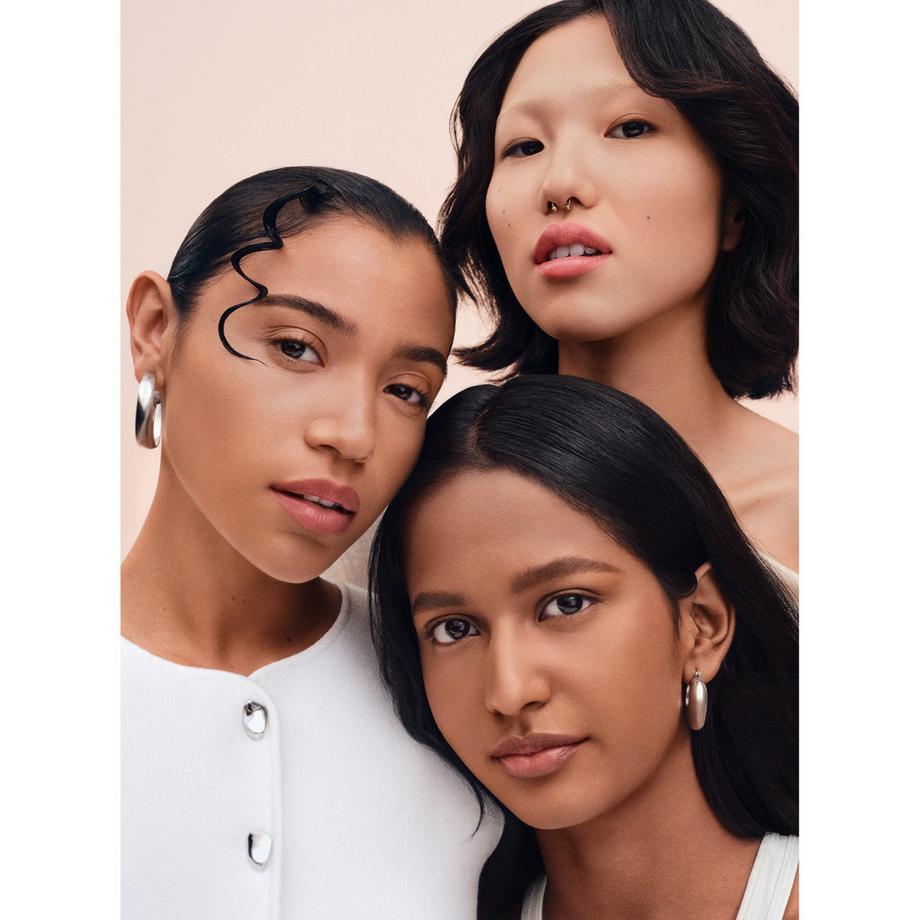 RARE BEAUTY  True To Myself - Natürliche Matte Deckende Foundation 