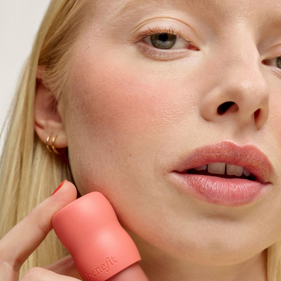 benefit  Play Daze - Blush Liquide Fini Mat Velours 