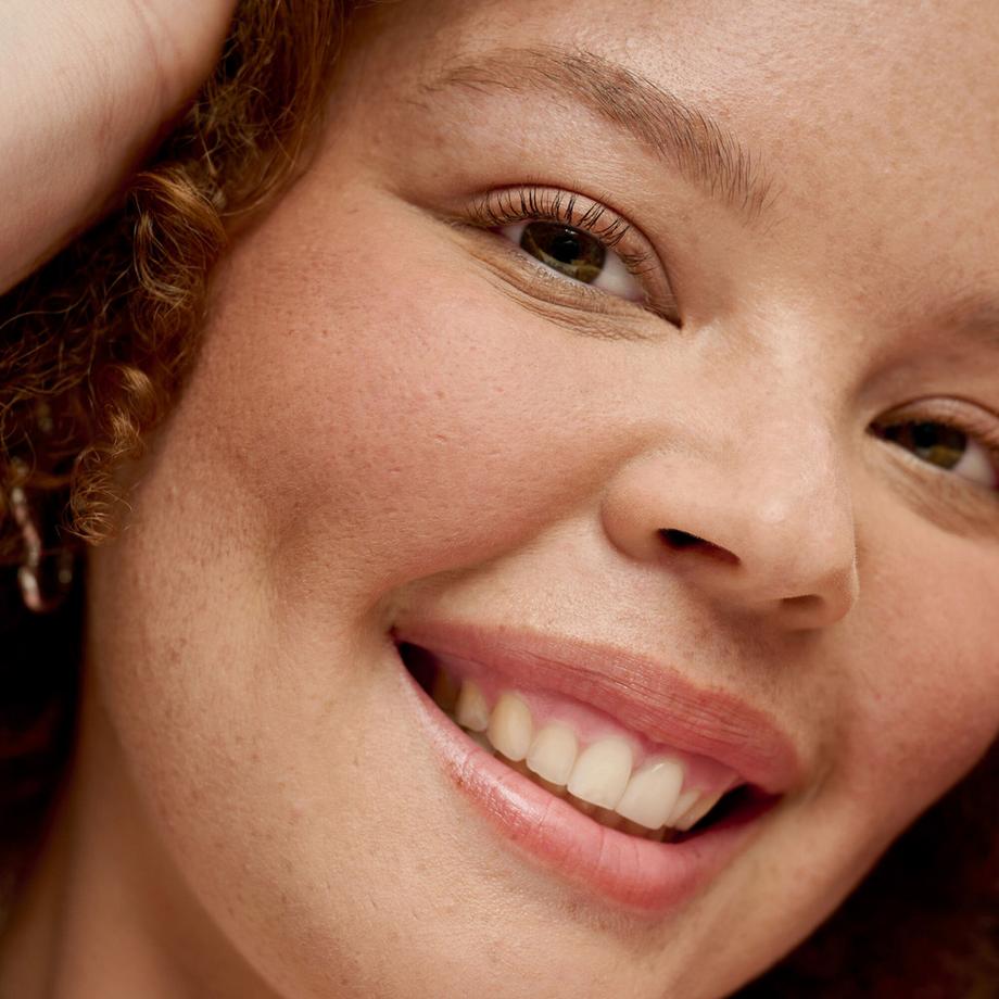 benefit  Play Daze - Blush Liquide Fini Mat Velours 