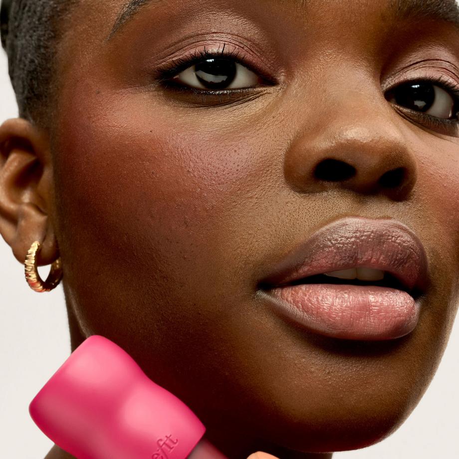 benefit  Play Daze - Blush Liquide Fini Mat Velours 