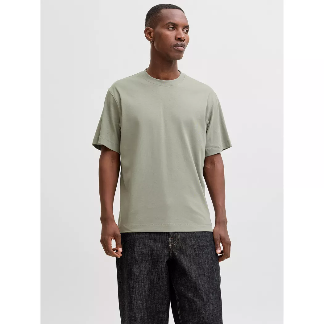 Rundhalsshirt JACK & JONES "JJEURBAN EDGE TEE SS O-NECK NOOS", Herren, Gr. L, vetiver, Jersey, Obermaterial: 100% Baumwolle, unifarben, relaxed fit taillenbedeckt, Rundhals, gerader Abschluss, Shirts Rundhalsshirt, mit Rundhalsausschnitt