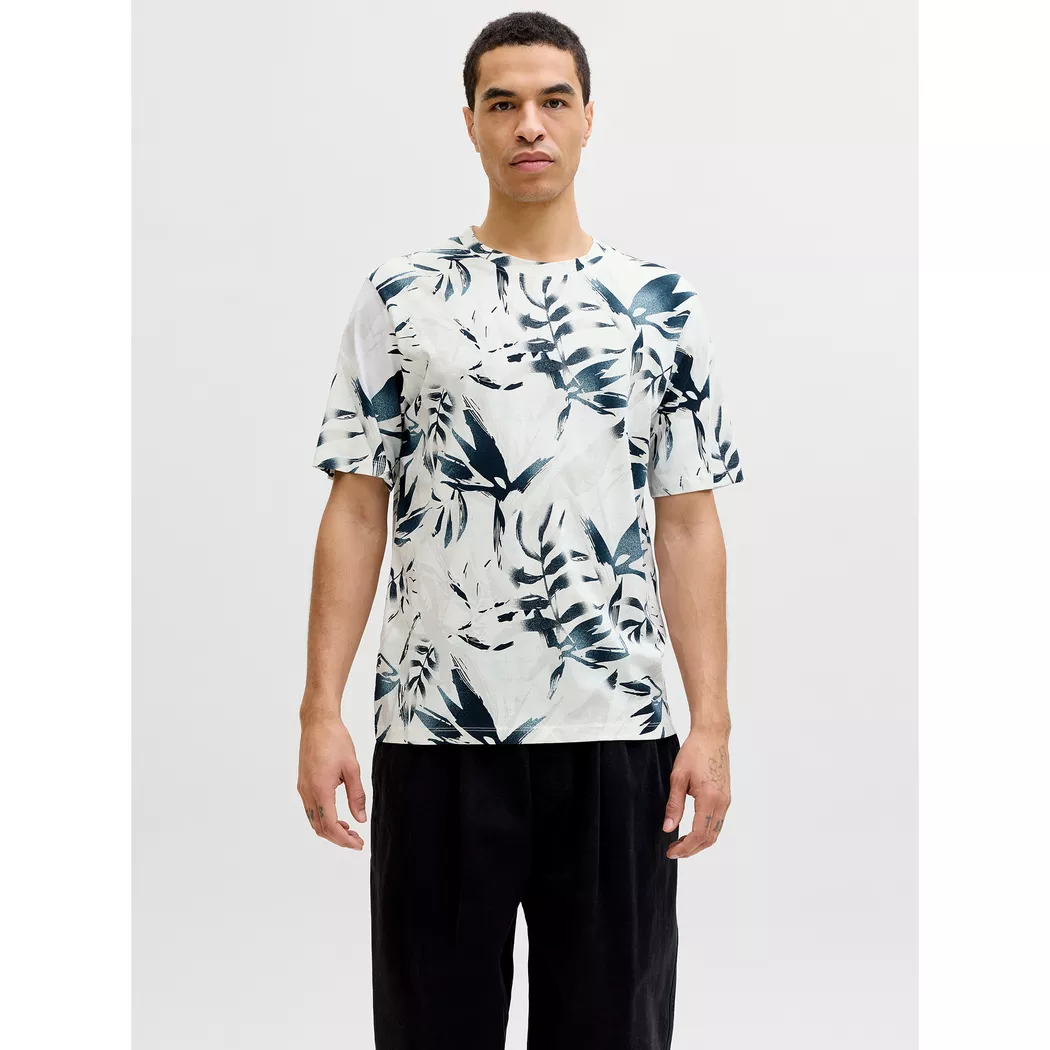 Rundhalsshirt JACK & JONES "JJESTAR mit Pigmentprint und Baumwollgefühl", Herren, Gr. M, weiß, Single Jersey, Obermaterial: 100% Baumwolle, bedruckt, relaxed fit normal, Rundhals, gerader Abschluss, Shirts Rundhalsshirt, Baumwolle, relaxed fit