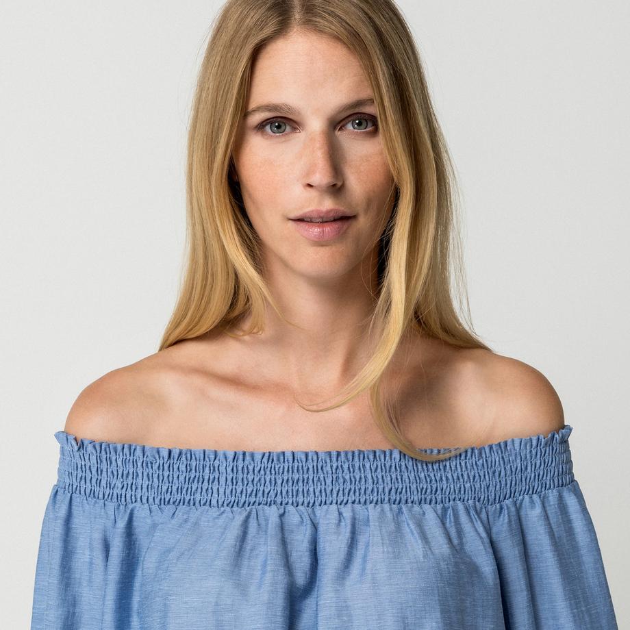 Manor Woman   