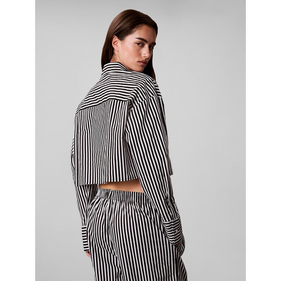 Calvin Klein Gestreiftes gekürztes Hemd mit Knopfleiste  
