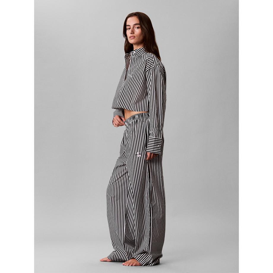 Calvin Klein Gestreiftes gekürztes Hemd mit Knopfleiste  
