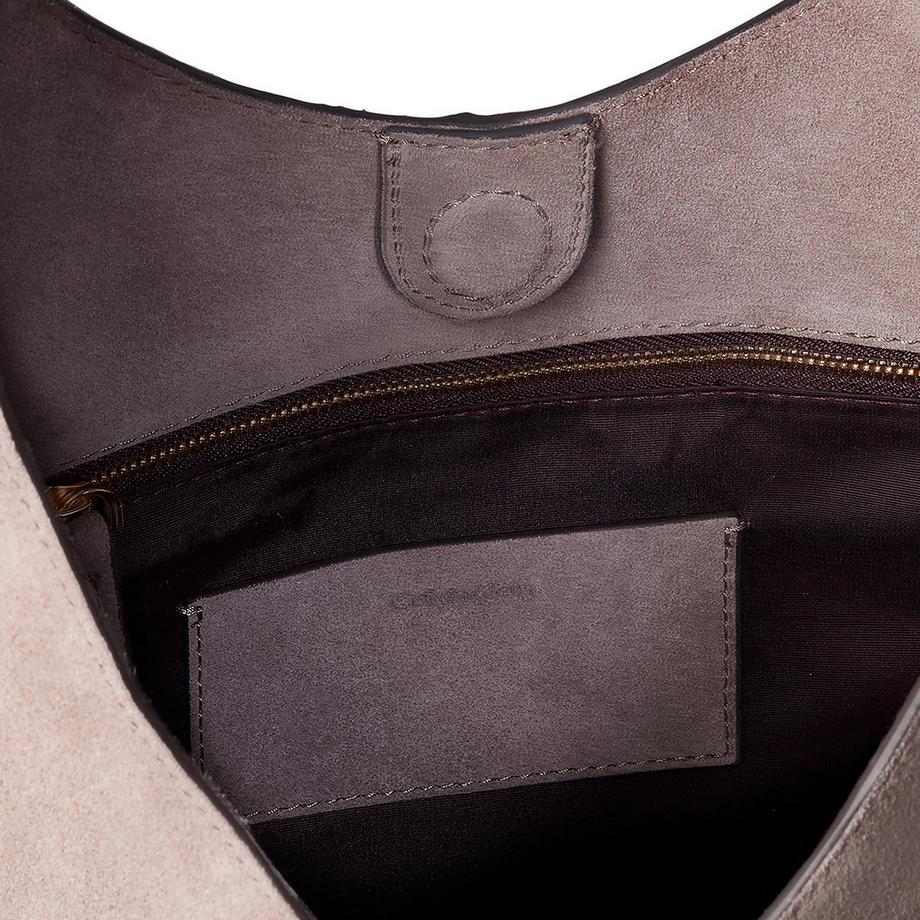 Calvin Klein Asymmetrical Slouchy Schultertasche  