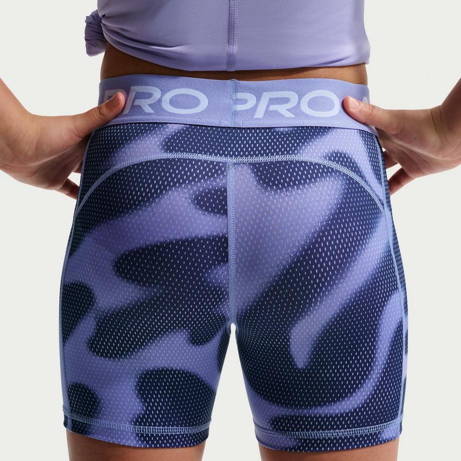 NIKE  Shorts 
