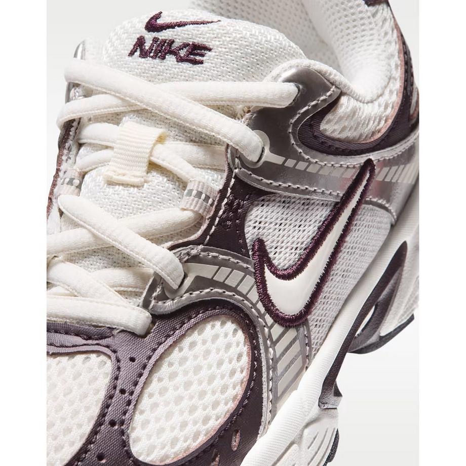 NIKE Low Top Sneakers  