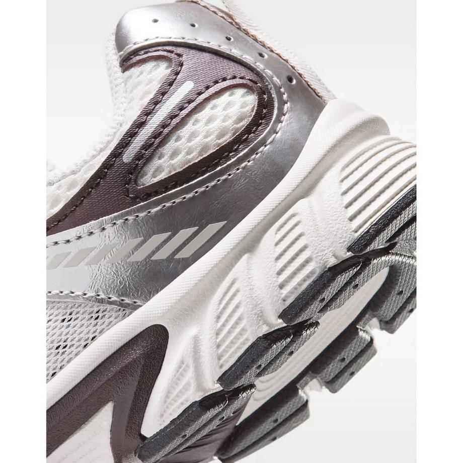 NIKE Low Top Sneakers  