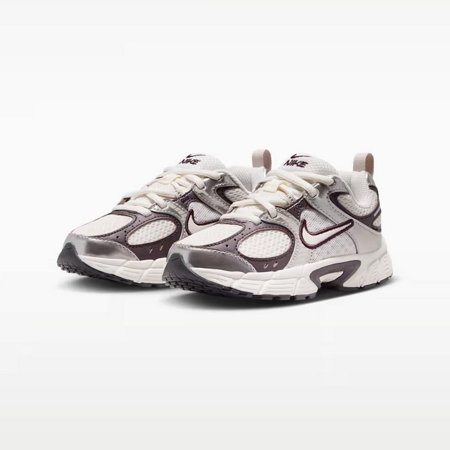 NIKE Low Top Sneakers  