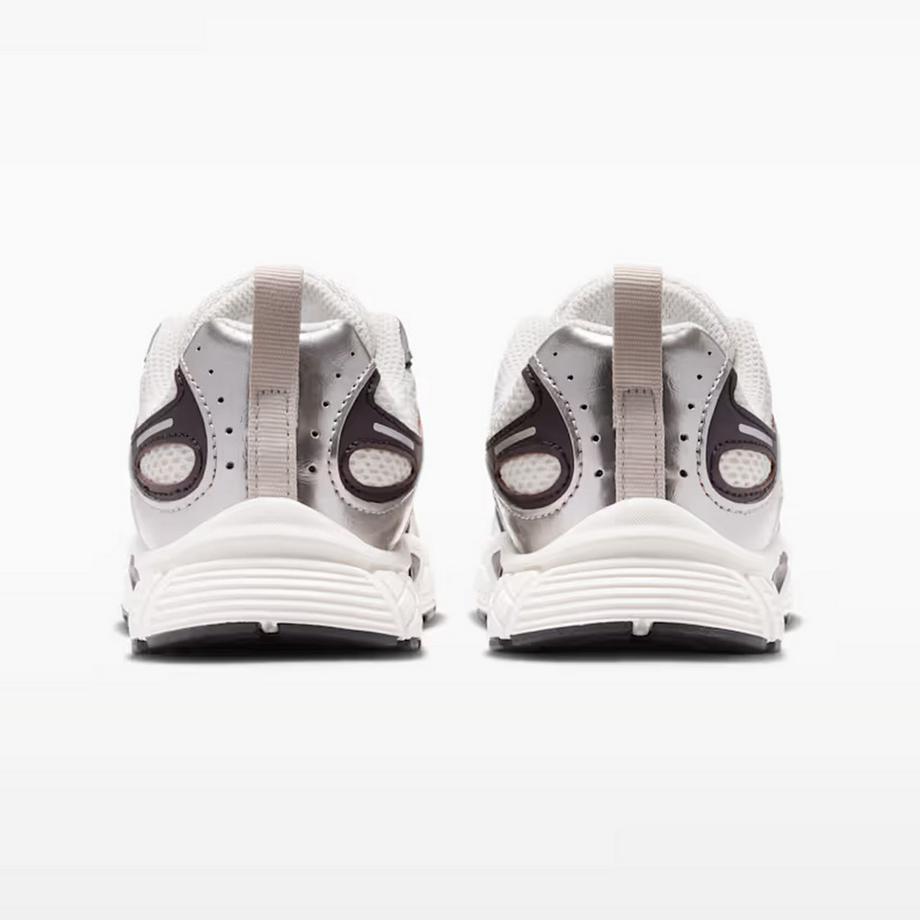 NIKE Low Top Sneakers  
