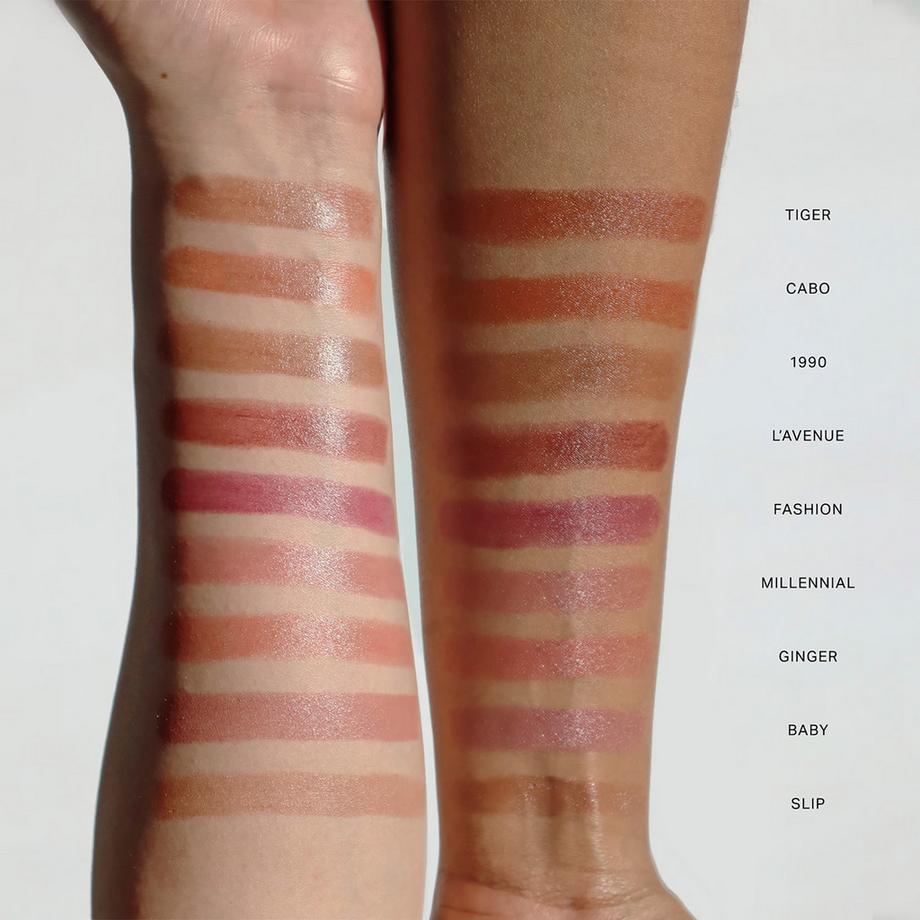 Merit Beauty  Signature Lip Satin - Rossetto satinato leggero  