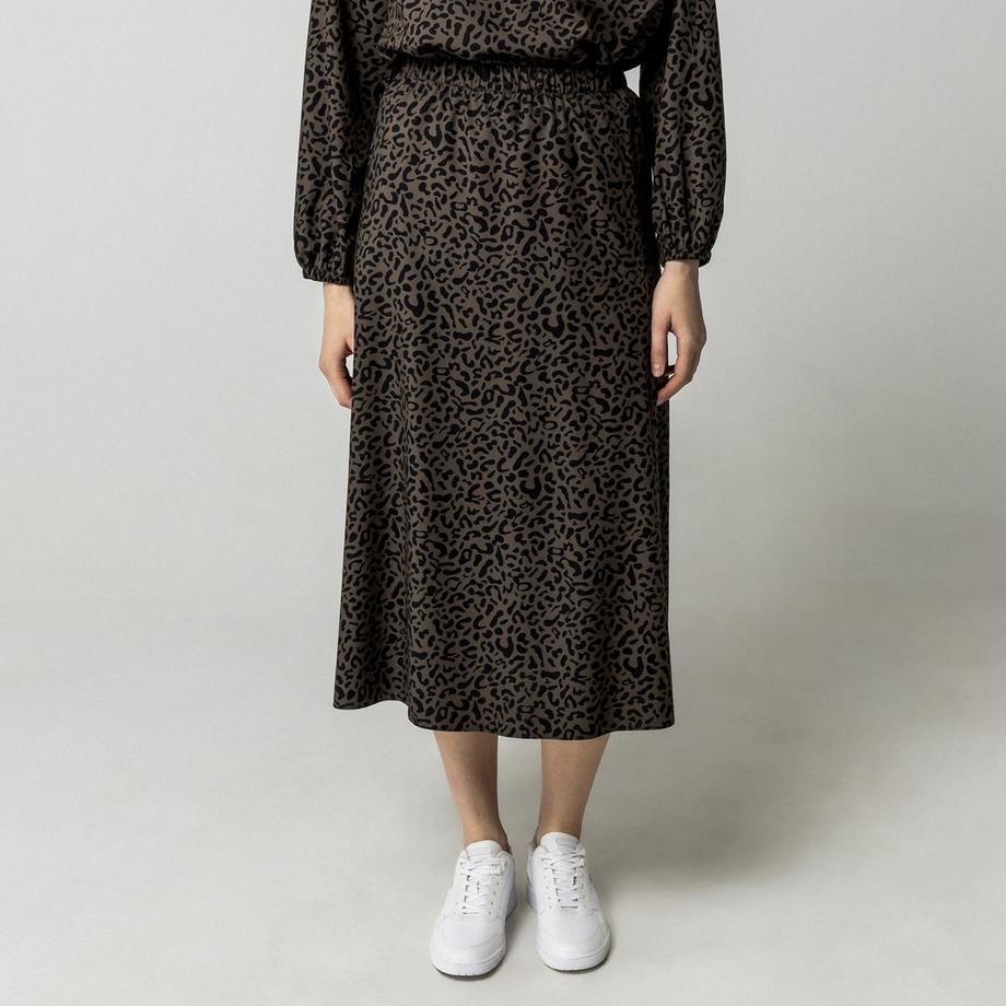 Manor Woman   